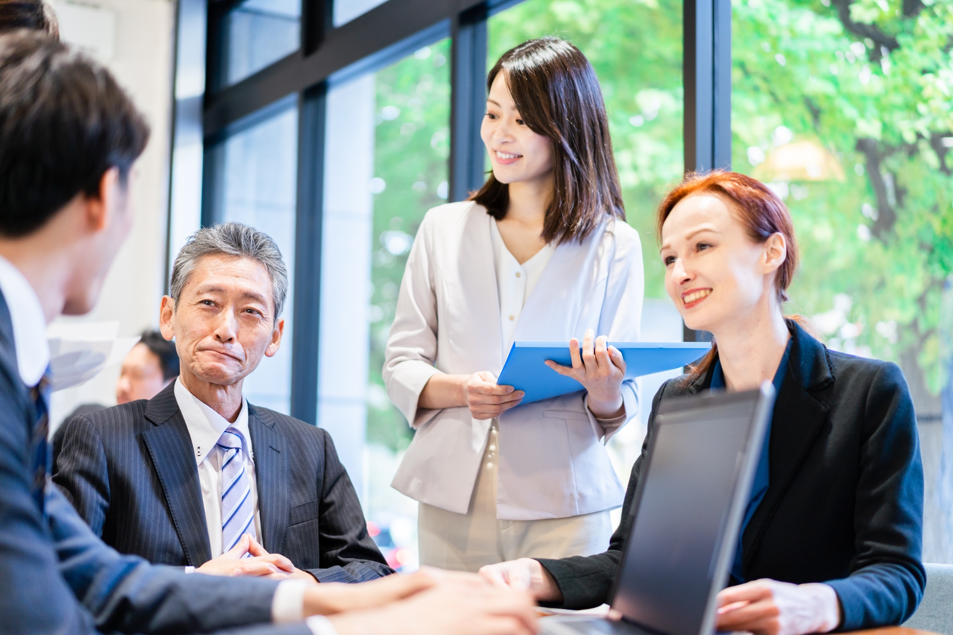 英会話はオンラインの時代です。PC/スマホでどこでもプロから学べる英会話