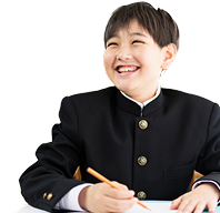 学習する中学生の男の子